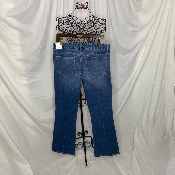 Gap 1969 NWT Boot Cut Mid-Rise Jeans. Size 31/12r - Picture 2 of 8